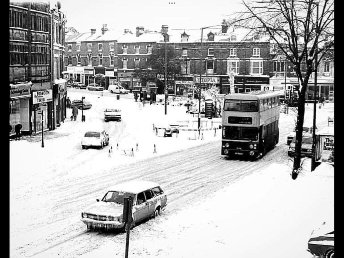 Advent Calendar 2nd December 🎅
A snowy Moseley Village, likely to be from the early 1980s ❄️