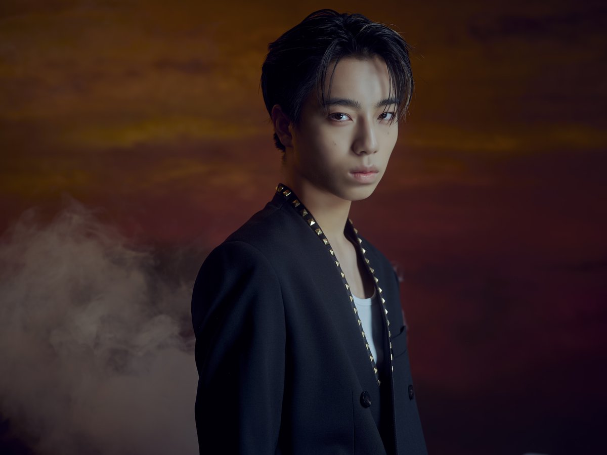 qj_web's tweet image. ◤#STARGLOW アザーカット公開📸◢
『Quick Japan』vol.181（12月10日発売）表紙＆65ページ総力特集「あたらしい光」に登場するSTARGLOW💫
#GOICHI 本誌未掲載アザーカットを特別公開✨

予約はこちら⏬
⭐️限定ミニカード付き（QJストア）
qjweb.myshopify.com/products/qj181

⭐️Amazon
amazon.co.jp/exec/obidos/AS…