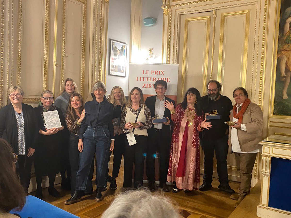 noha_baz's tweet photo. Une remise de prix comme un pont de lumière @prixziryab . Joie de partager celle des lauréats #ericbirlouez @editionsquae pour son magnifique livre sur le pain
Et @FadiKattan pour son fabuleux #Bethleem @SOLAReditions . Merci @mairie7 @JosianeGaude @datirachida https://t.co/48pEHZFTA0