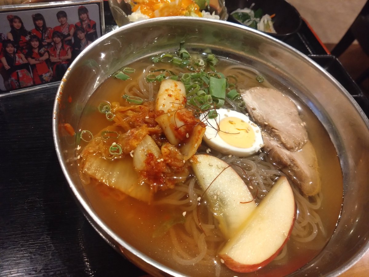 今日は美人証明の日だってさ🌹
残りの今日もついてるついてる☆★

📸2025年12月1日のℝ☪
美人やなぁ🌹
#ロージークロニクルデビュー から259日目📖

帰りに石焼ビビンパと冷麺食！
美味し👍
石焼きの器に腕が当たって火傷なう🔥

#今日のロジちゃん