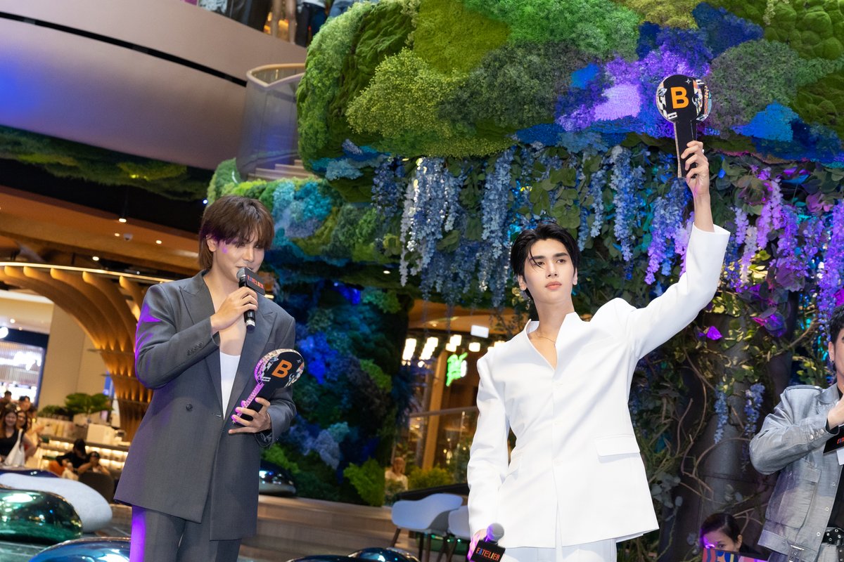 ตอบ A หรือ B น้าา?

#JoongDunk ร่วมสัมผัสโมเมนต์สุดพิเศษ ในงาน สยามพารากอน ครบรอบ 20 ปี “A Journey of Extraordinary Dreams” ณ EATELIER ชั้น 4 สยามพารากอน

JOONGDUNK AT SIAM PARAGON

#SiamParagon20thAnniversaryxJoongDunk #EATELIER