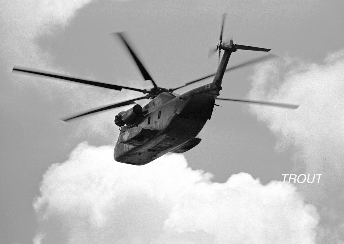 #無言で離陸写真を貼る
CH-53D  1977年7月嘉手納基地