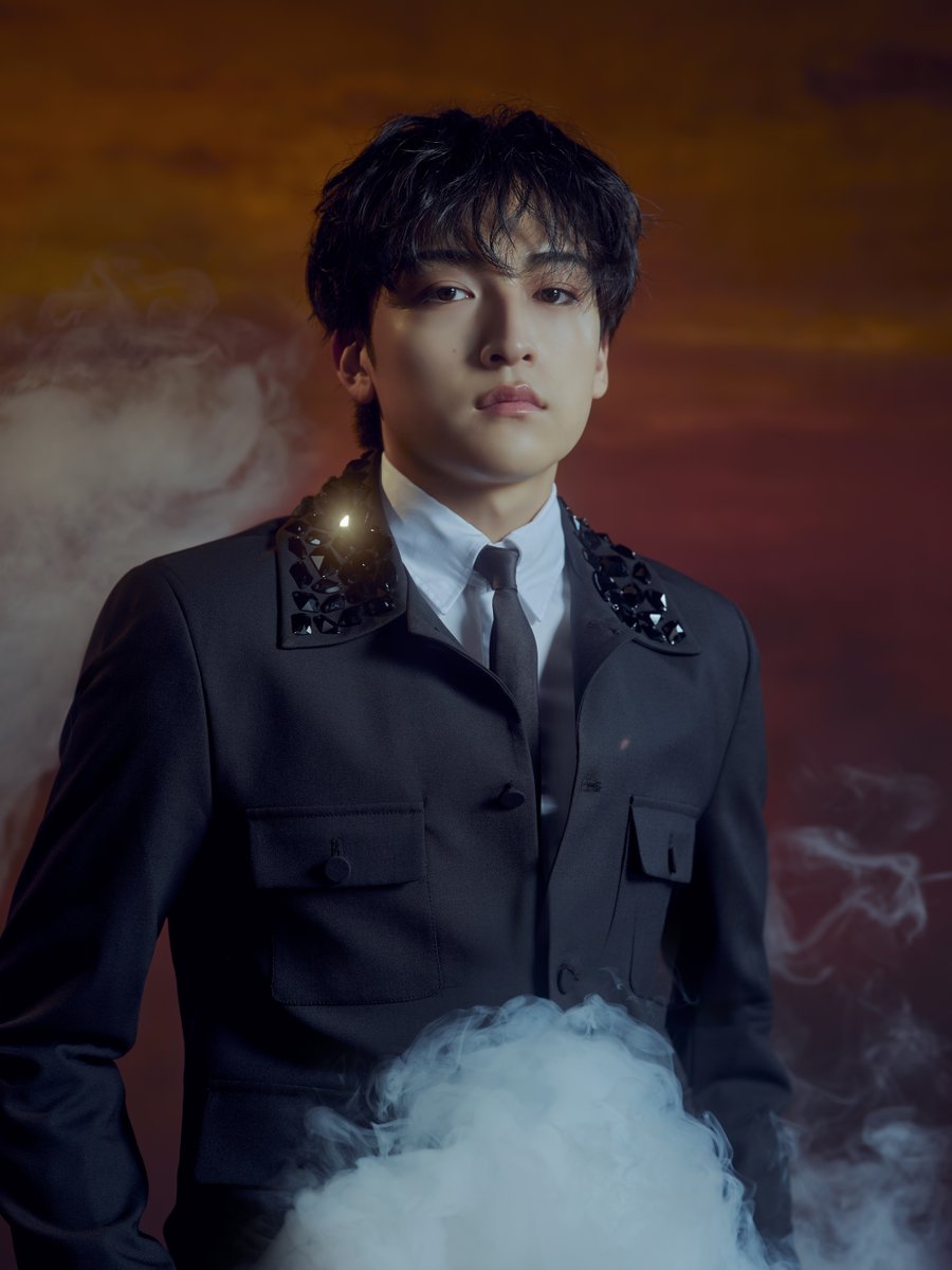 qj_web's tweet image. ◤#STARGLOW アザーカット公開📸◢

『Quick Japan』vol.181（12月10日発売）表紙＆65ページ総力特集「あたらしい光」に登場するSTARGLOW💫
#KANON 本誌未掲載アザーカットを特別公開✨

予約はこちら⏬
⭐️限定ミニカード付き（QJストア）
qjweb.myshopify.com/products/qj181

⭐️Amazon
amazon.co.jp/exec/obidos/AS…