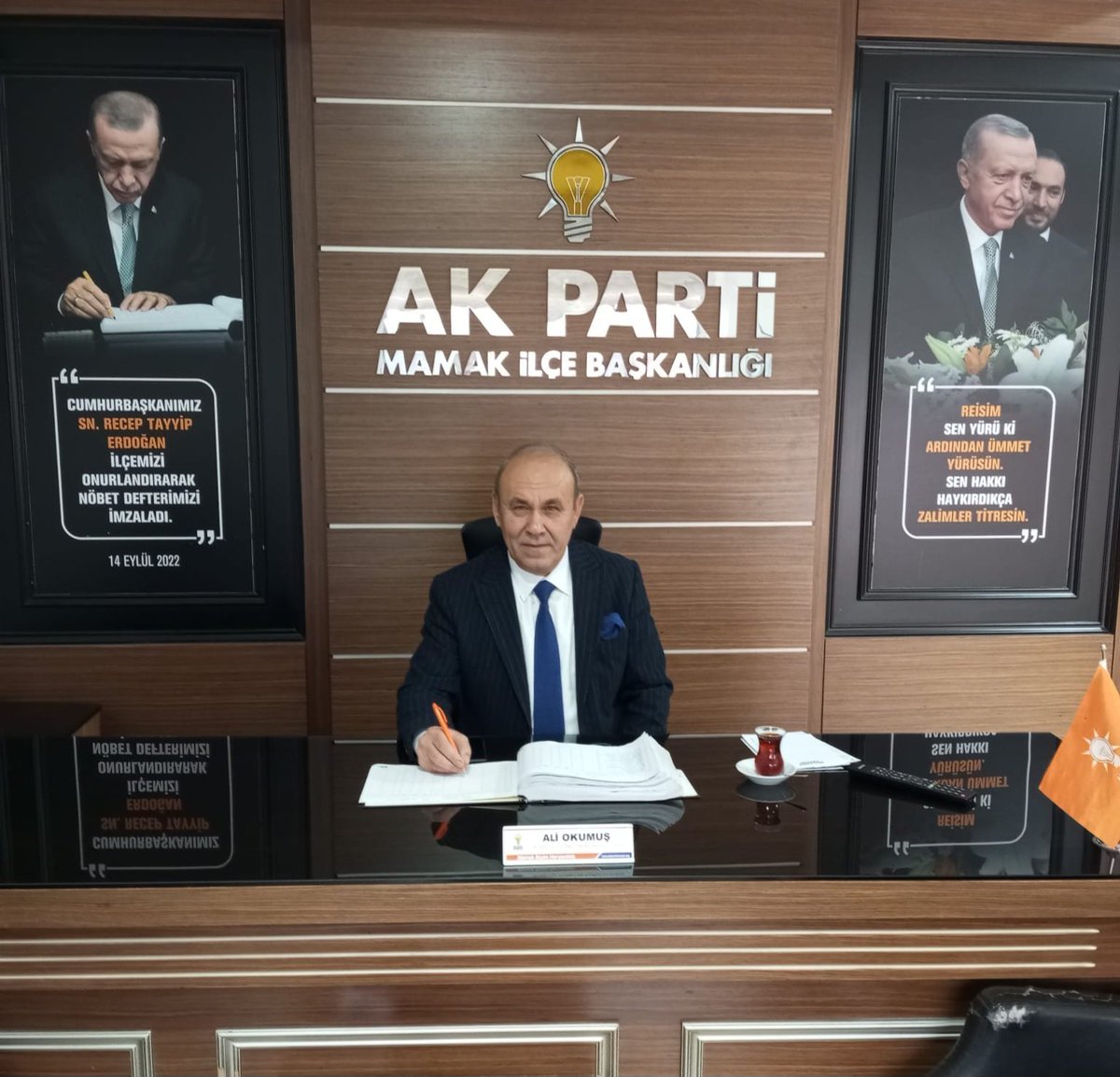 📍İlçe Başkanlığımızda Bugün;
(2 Aralık Salı)
⏰️10:00-18:00
Nöbetçi Yönetim Kurulu Üyesi:
Ali OKUMUŞ 
📝İstek ve Taleplerinizi Dinlemek İçin Sizleri Bekliyoruz...