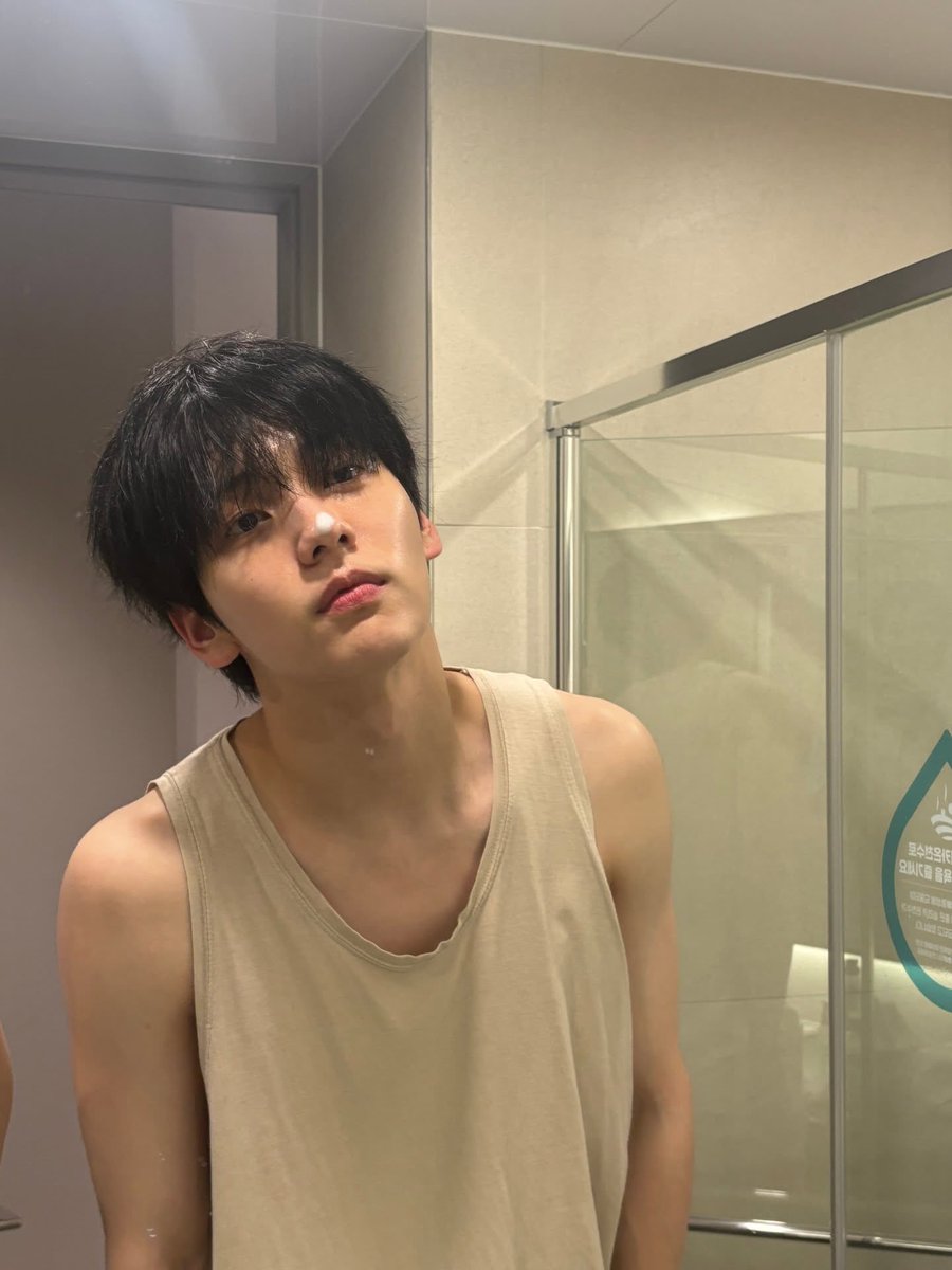 Bxmgui's tweet image. ถ้าเงาในกระจกเป็นบอม มีคนสิ้นนะพูดเลย