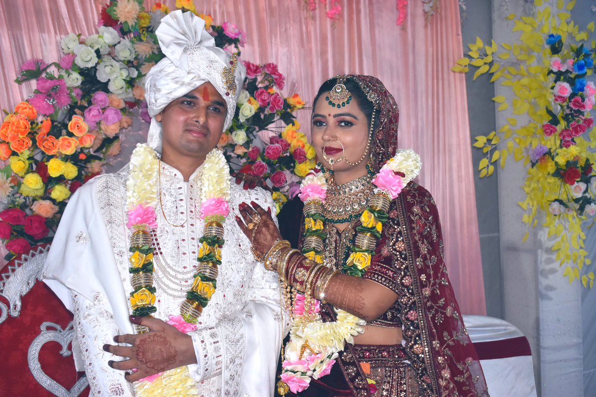 सम॑ञ्जन्तु॒ विश्वे॑ दे॒वाः समापो॒ हृद॑यानि नौ।
सं मा॑त॒रिश्वा॒ सं धा॒ता समु॒ देष्ट्री॑ दधातु नौ ॥

24/11/2025

(<a href="/Minaksh54094968/">Minakshi Singh</a>)