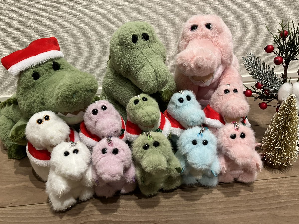 やっとみどりくんが仲間入り！！！！
ワーリーファミリーもクリスマスバージョンになりました🎄

ちびちゃんパヤパヤでかわいい🤣💚

#ワーリー 
#ワーリーフレンズ 
#ぬいぐるみのテイクオフ 
#うちのワーリー