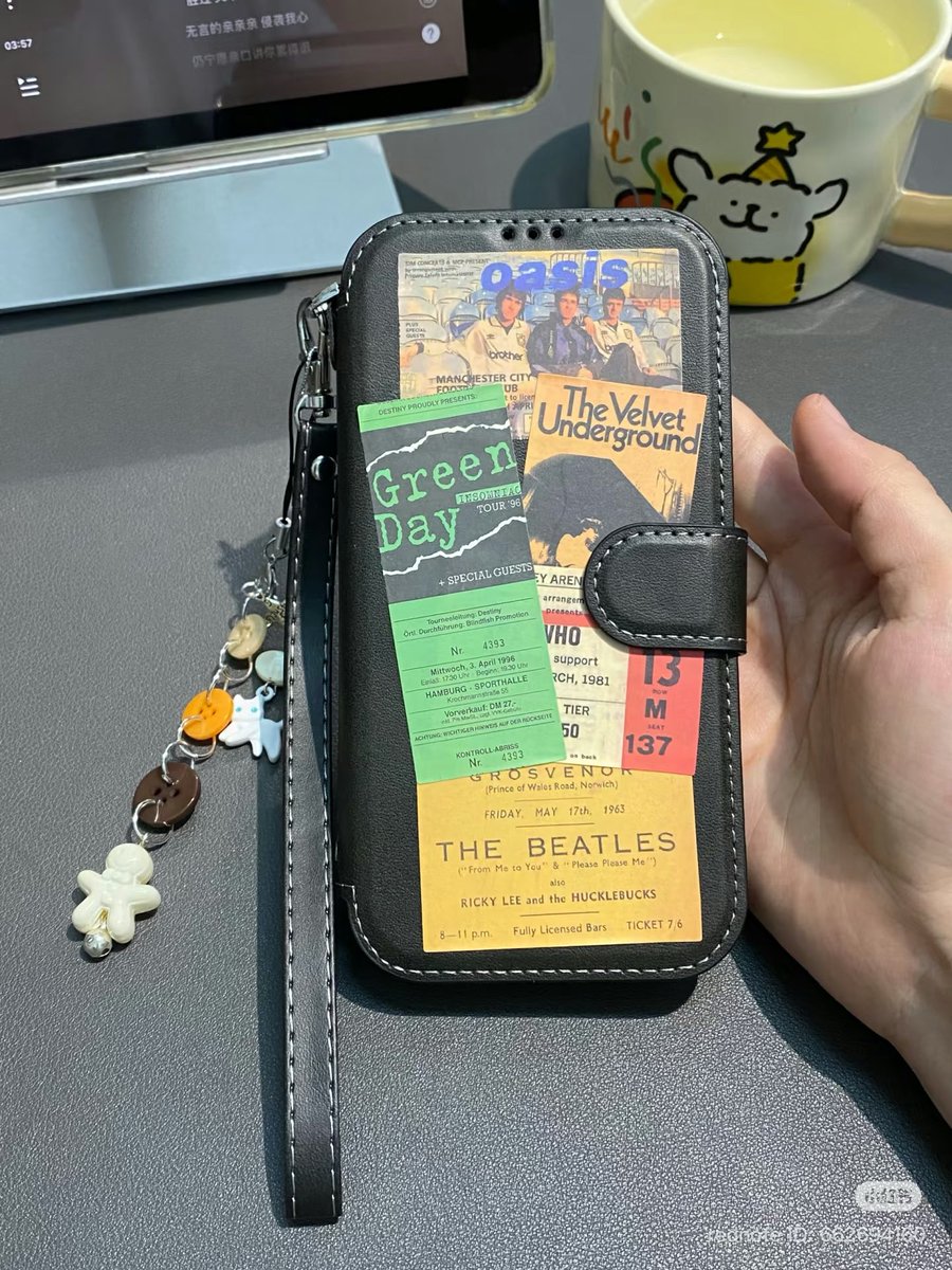 yqounger's tweet image. POV: You're now interested in flip-cases. because (tbh) they don't look old-fashioned anymore once you decorate them❤️‍🔥📱💃🏻