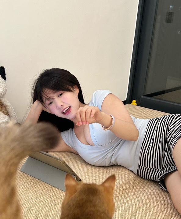Su0849's tweet photo. 世界上最美好的兩件事是什麼 
是睡覺和想你 簡稱- 睡你 https://t.co/27QFqzwVxT