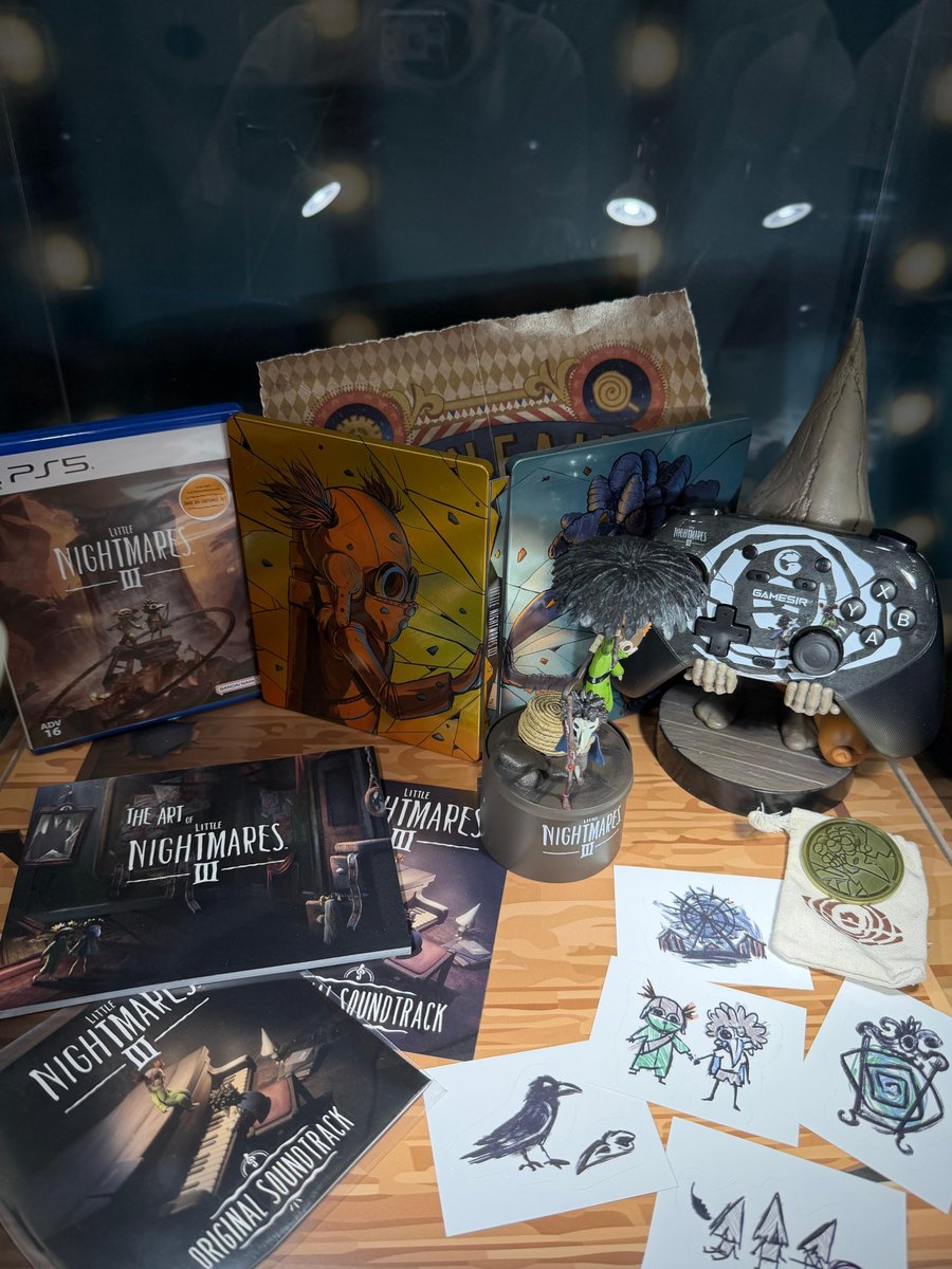 mygamesir's tweet image. Lurking in the shadows at the @BandaiNamcoSEA Singapore showcase... 🔦

#gamesir #supernova #controller #LittleNightmares3