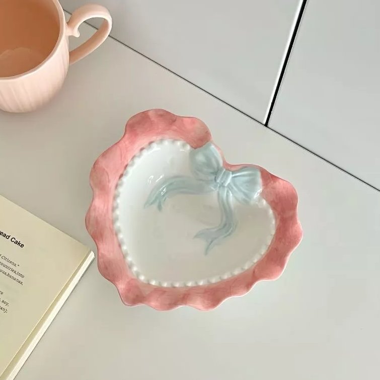 _seungcheolly's tweet image. Ceramic heart bowl