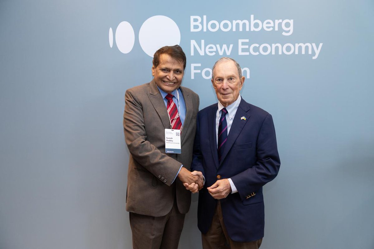 sureshpprabhu's tweet image. Attended the Bloomberg NE Global Advisory Board meeting in #Singapore, bringing together top leaders from diverse sectors. I am the only from India on this  prestigious Board.

The President, Prime Minister, Deputy Prime Minister of Singapore and other senior leaders hosted this…