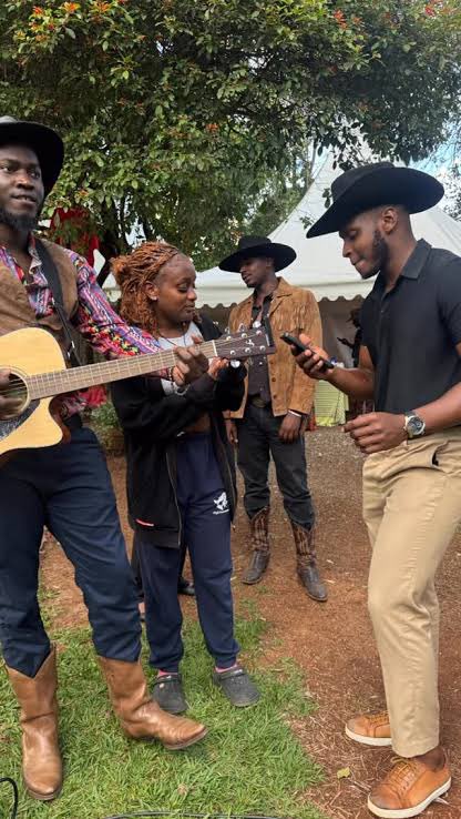 RamzZy_'s tweet image. To be fair Kikuyus are the first African Tribe to have Cowboys so it checks out. Hau ní Howdy… More money, More Githi…