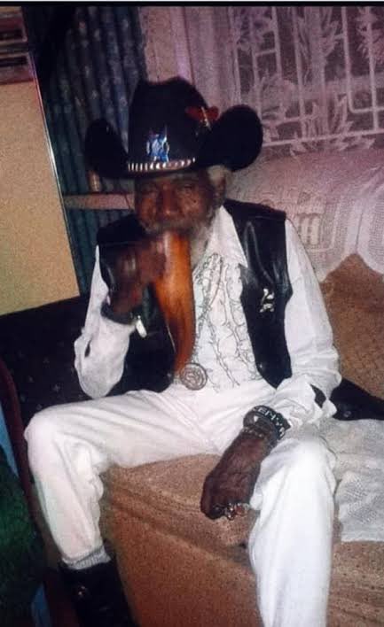 RamzZy_'s tweet image. To be fair Kikuyus are the first African Tribe to have Cowboys so it checks out. Hau ní Howdy… More money, More Githi…