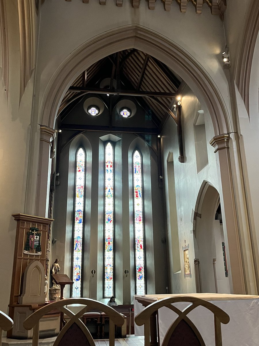 FloralRainbowAW's tweet image. For #WeekWForWindows #AlphabetChallenge 
Some of the beautiful stained glass windows in St Barnabas cathedral Nottingham 🏹