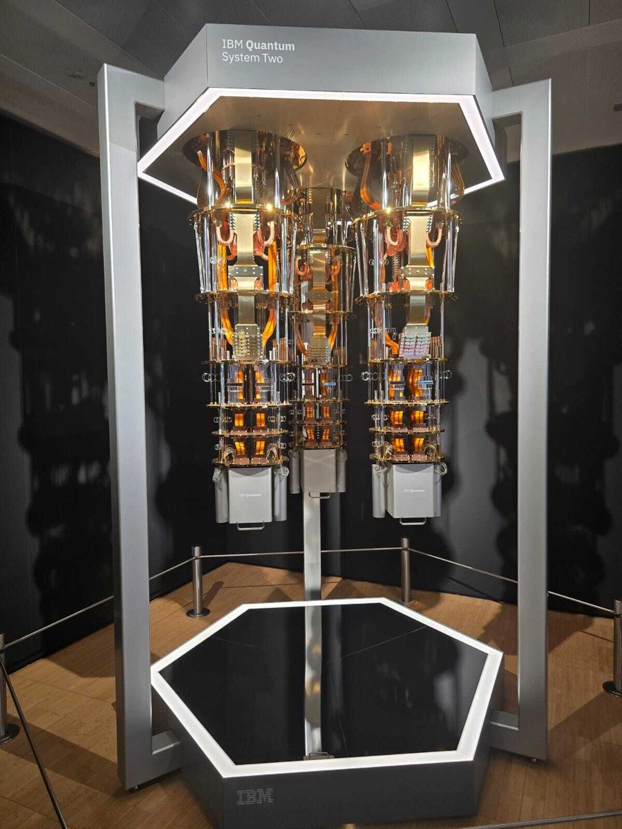 TechSmartZA's tweet image. IBM and Cisco announce plans to build a network of Large-Scale, Fault-Tolerant Quantum Computers. Read more here: buff.ly/fkSgD7v