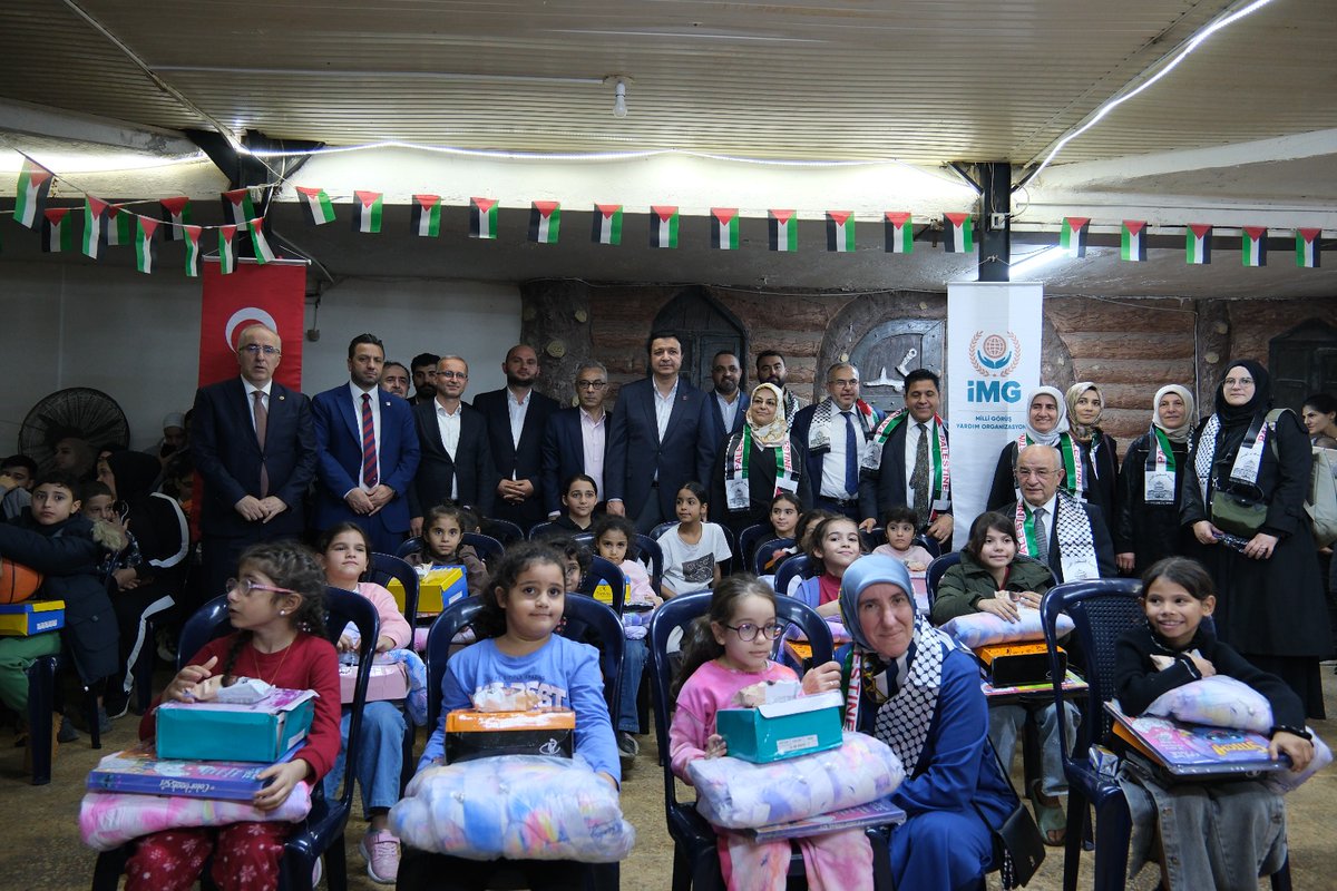 BeytiyeEkinci's tweet photo. Aklım, kalbim Beyrut"ta kalırken, coğrafyanın direnen çocukları İslamın direnme ve diriliş ruhunun ne demek olduğunu bizlere tekraren öğretti. Direnişin yurdu #Lübnan ve #Filistine ve bütün insanlığın saadeti için çalışan IMG (Uluslararası Milli Görüş Yardım Organizasyonu) teşekkür ediyorum.