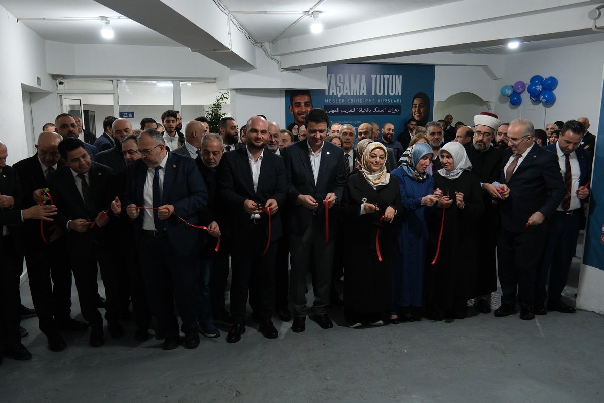 BeytiyeEkinci's tweet photo. Aklım, kalbim Beyrut"ta kalırken, coğrafyanın direnen çocukları İslamın direnme ve diriliş ruhunun ne demek olduğunu bizlere tekraren öğretti. Direnişin yurdu #Lübnan ve #Filistine ve bütün insanlığın saadeti için çalışan IMG (Uluslararası Milli Görüş Yardım Organizasyonu) teşekkür ediyorum.
