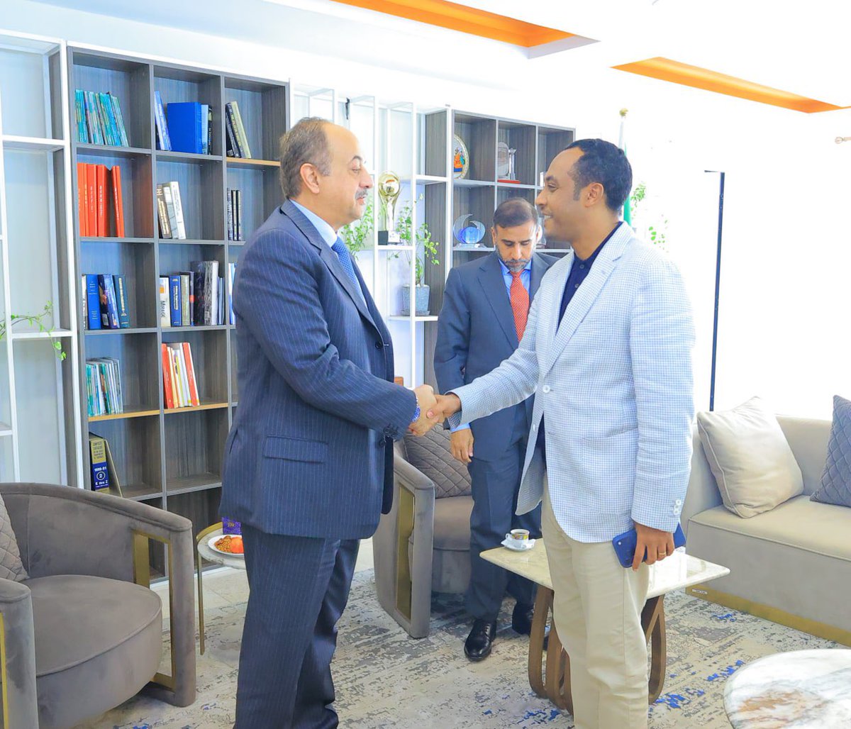 MinistryofMine_'s tweet photo. Qatar’s Thirty Five Investment Holding is exploring major investment in Ethiopia’s mining sector following high-level talks between H.E. Habtamu Tegegne &amp;  Dr. Khalid bin Mohammed, CEO of the company &amp; former Deputy Prime Minister @ Minister of Defense
Ethiopia #Qatar #Mining https://t.co/eSQXDbzOa1