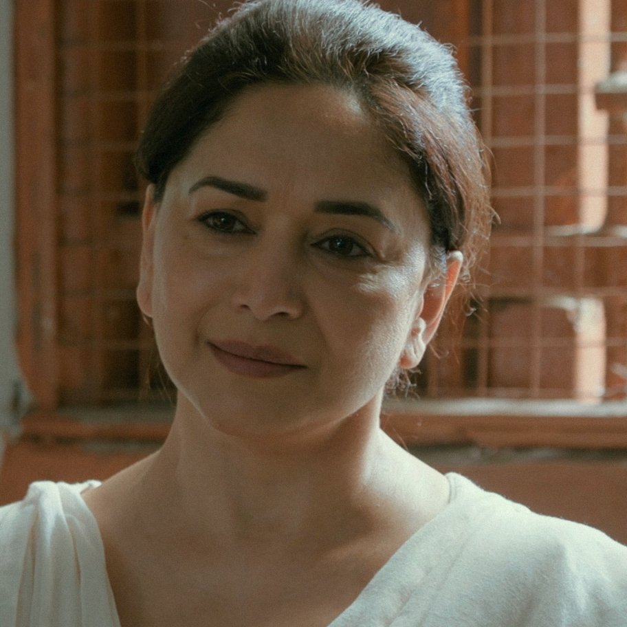BiK596882's tweet photo. 👉:- Madhuri Dixit 💐❤️🥰
#MrsDeshpande #MrsDeshpandeOnJioHotstar #DivaMagic
