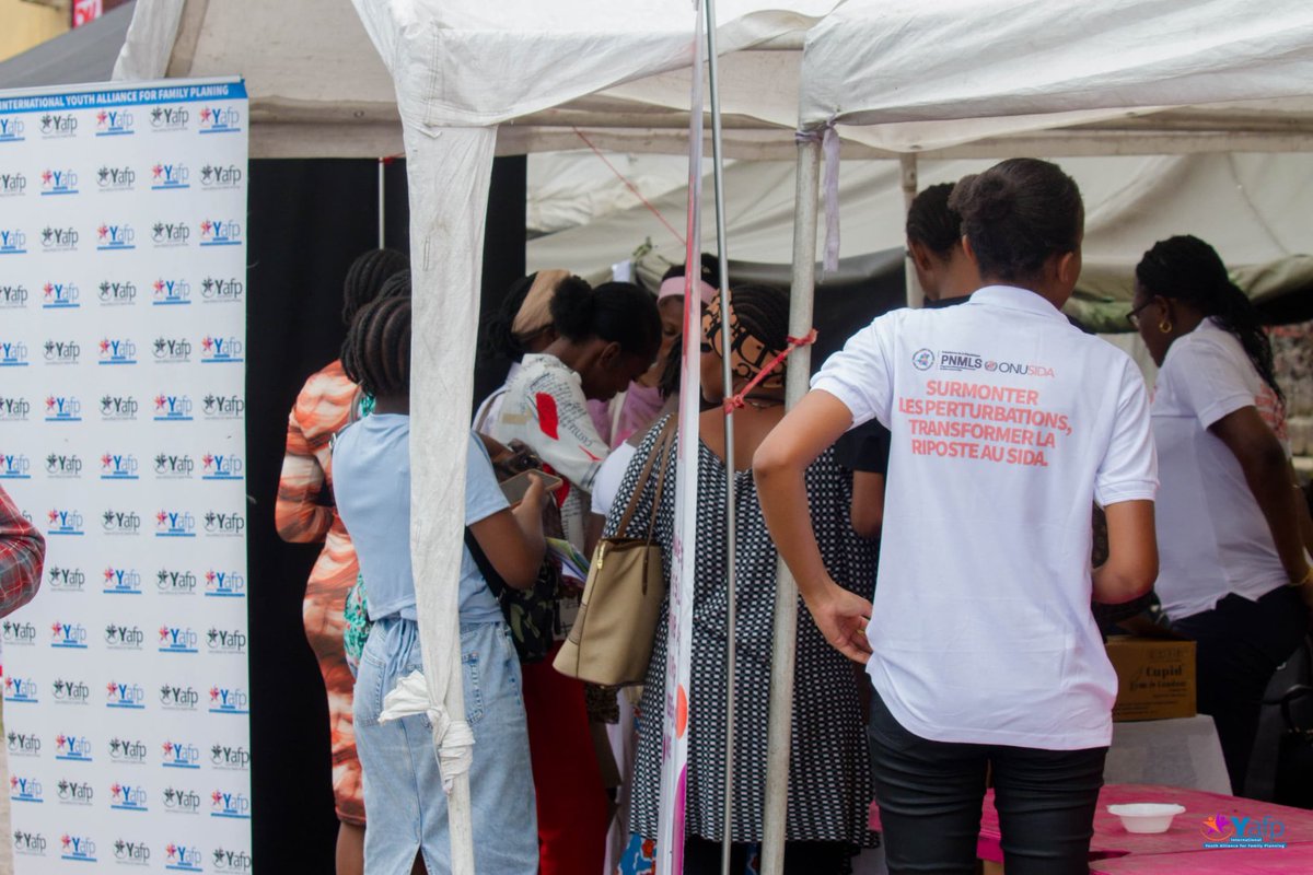 RDC_IYAFP's tweet photo. #JournéeMondialeDuSida : #RetourEnImage
En cette journée mondiale de lutte contre le VIH - SIDA , @RDC_IYAFP s'associe aux differents acteurs de la societé civile et aux #PTFs pour rappeler que la lutte continue.
#StopVIH, #FinduSida, #SantépourTous https://t.co/V94iZSihF9