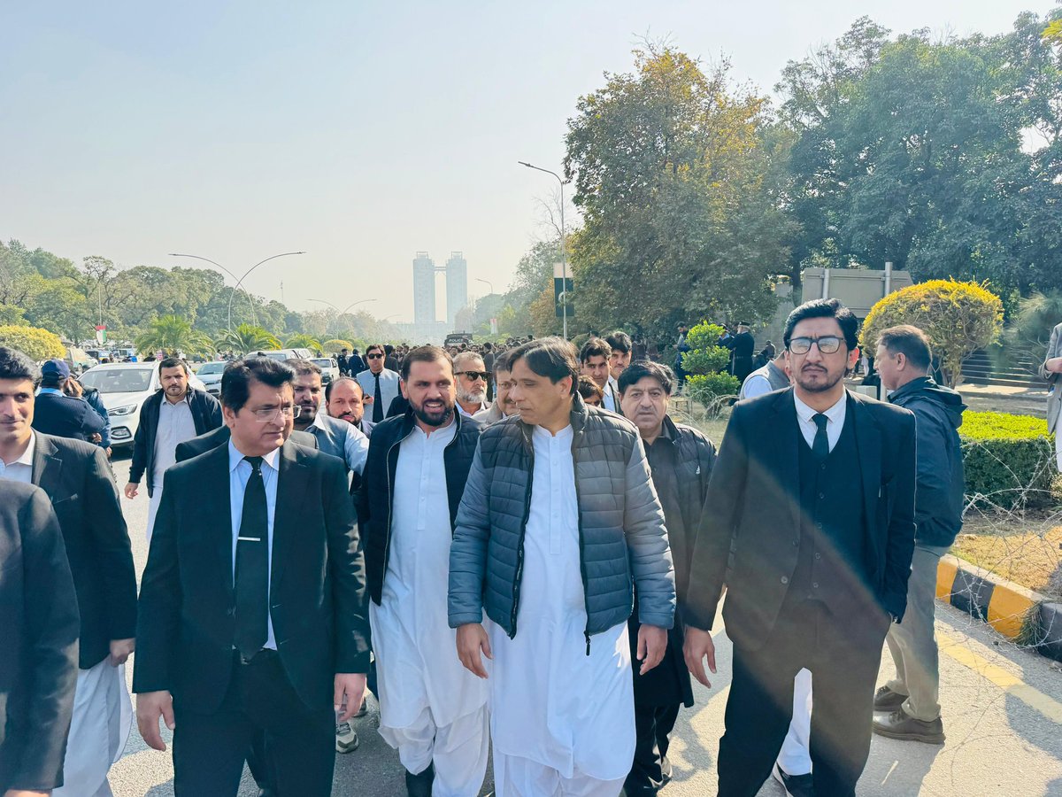 Zahir Shah Toru tweet media