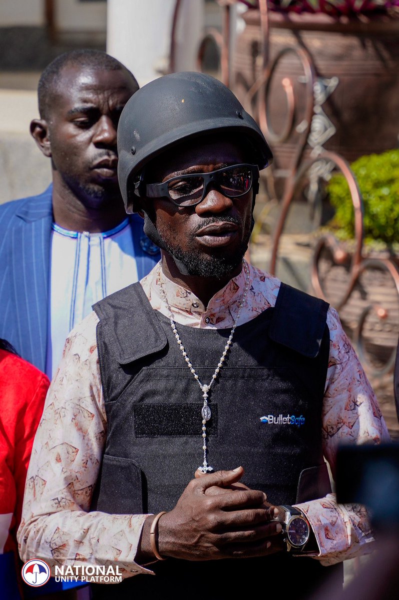 BuffaloSoldierA's tweet photo. @HEBobiwine #Bizeemu
Stay safe Mr President @HEBobiwine. Olutalo telunnaggwa. We don’t want your skull added to the ones Saabatemu, Nakyemalira zeyaleka e Luweero in the 1980s
#ProtestVote2026  #ANewUgandaNow 
#FreeUgandaNow  #StopStateBrutality 
#PeoplePowerOurPower ✊🇺🇬☂️⛱️

2025 🆚 2020 https://t.co/3HN7sDVF37