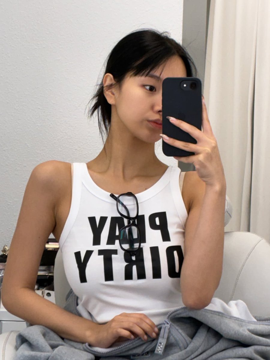 Who needs makeup when you look this gorgeous barefaced..