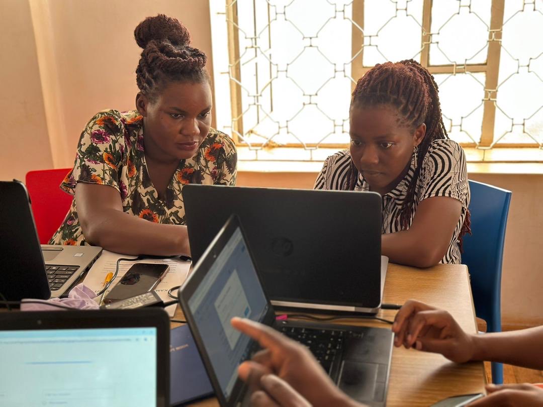 GTriblaizers's tweet image. Using Mobile computer labs, we get every person regardless of their gender or financial background to acquire the basic computer skills so they can thrive in this highly digital world. We are Girls Trablaizers. 

#Digitalliteracy #computertraining #Digitall