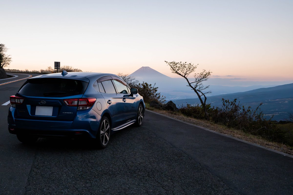 maru_se_'s tweet photo. 夕暮れの伊豆スカイラインにて
#Nikon #Z6ii
#インプレッサ 
#伊豆スカイライン 
#富士山 https://t.co/Em0zsQ2Nw2