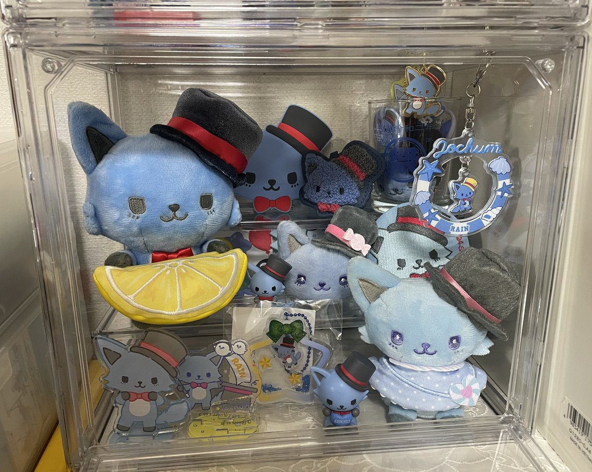 やっとフィギュアケース手に入れて6年目にしてそれなりに飾れた