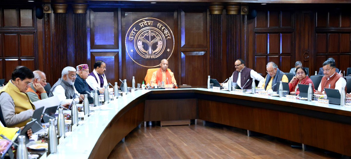 DDUttarPradesh's tweet image. #UPCM @myogiadityanath
जी की अध्यक्षता में आज लोक भवन, लखनऊ में राज्य मंत्रिपरिषद की बैठक हुई।
बैठक में जनहित से जुड़े अनेक महत्वपूर्ण विषयों, नीतिगत प्रस्तावों एवं शासन की प्राथमिकताओं पर व्यापक विचार-विमर्श कर निर्णय लिए गए।
#UPCabinet