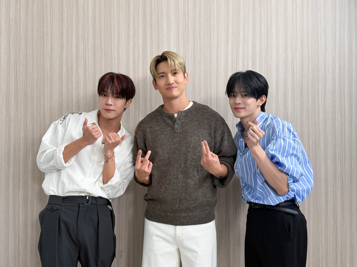 duckbaphouse's tweet image. [📸] 덕밥집을 찾아온 세 번째 지원자는?!  

우리 맘을 RED 하게 물들이러 온
🍯 VERIVERY 동헌 &amp;amp; 강민 🐶

맏막즈의 사장님을 환장하게 만든(?) 요리 실력과
팬사랑 가득한 도시락 메뉴가 궁금하다면

❗잠시 후 7시❗ 
덕밥집 EP.3 베리베리 편으로 찾아와주기! 
I&apos;m beggin&apos;, beggin&apos; you - ❤️‍🔥…