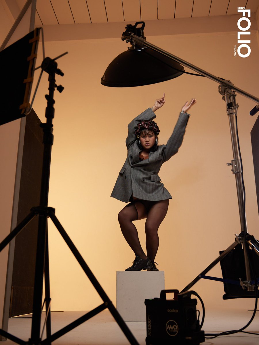 MensFolioTH's tweet image. ม๊าเดี่ยว อินฟลูเอนเซอร์ผู้มีสเน่ห์เฉพาะตัว ที่ถ่ายทอดนิยามของคำว่า สไตล์ ในแบบที่ไม่ต้องเหมือนใคร ไม่ต้องถูกจำกัดด้วยกรอบใดๆ จึงทำให้เขากลายเป็นตัวแทนของความกล้าที่จะโดดเด่น ‘Born to Stand Out’ จนกลายเป็นบุคลิกที่สะกดใจผู้ติดตามมากมาย

#MensFolioThailand
#MensFolioTH
#ม๊าเดี่ยว