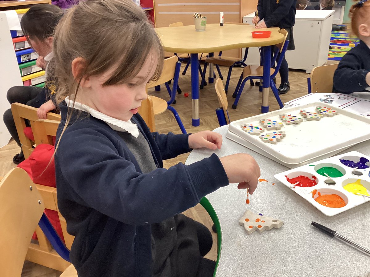 Nursery are busy preparing decorations for Christmas. 🎄