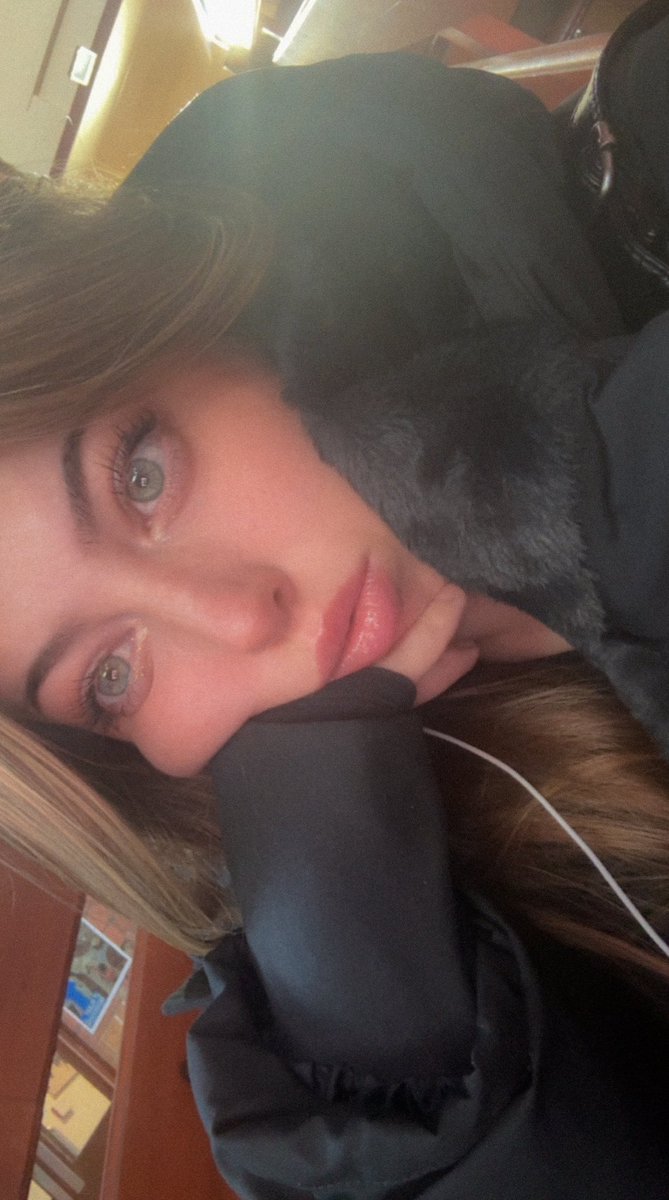 rxze_xo's tweet photo. i’m in work and i’m sick, pray for me please https://t.co/6rG3iF14lw