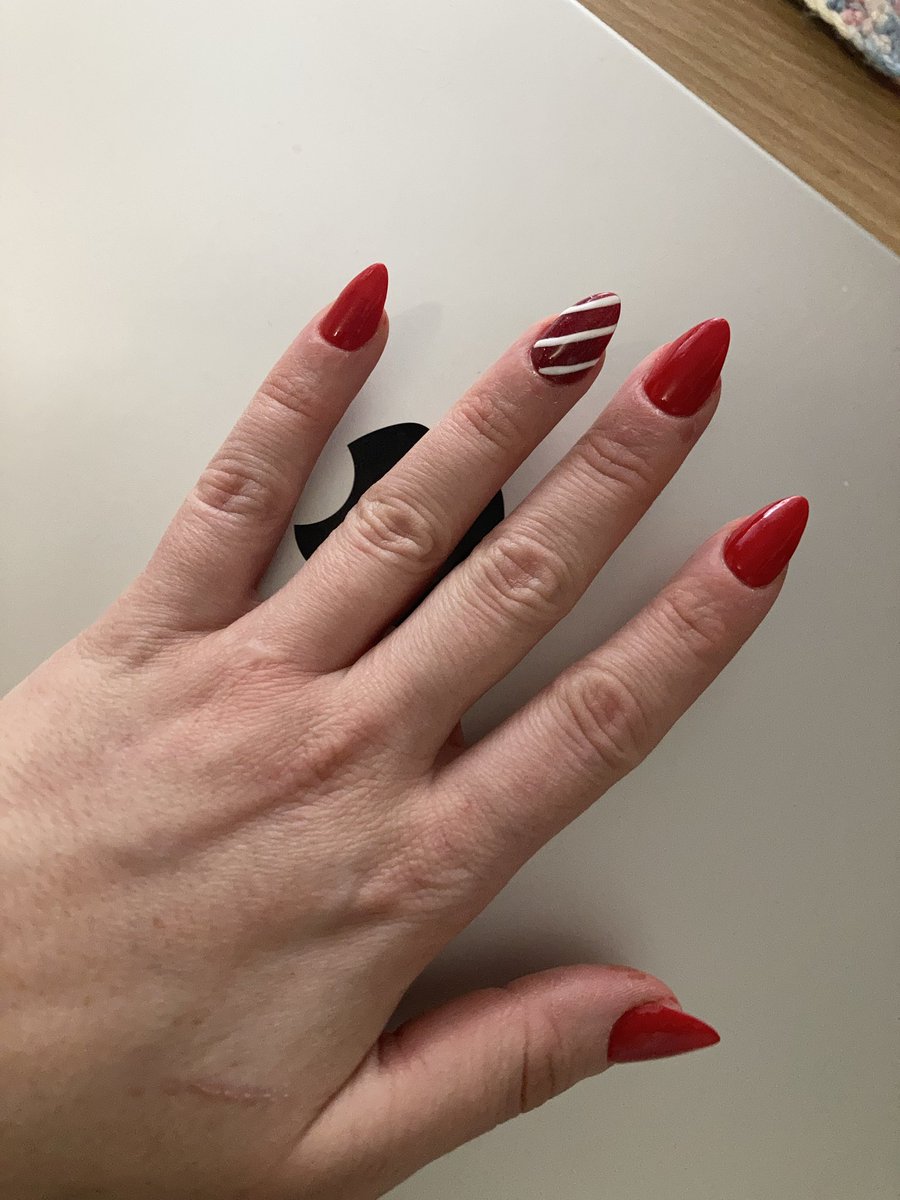 SuzenRiverson's tweet photo. It’s time!!! #nails #Christmas2025 https://t.co/7yvdus7nRe