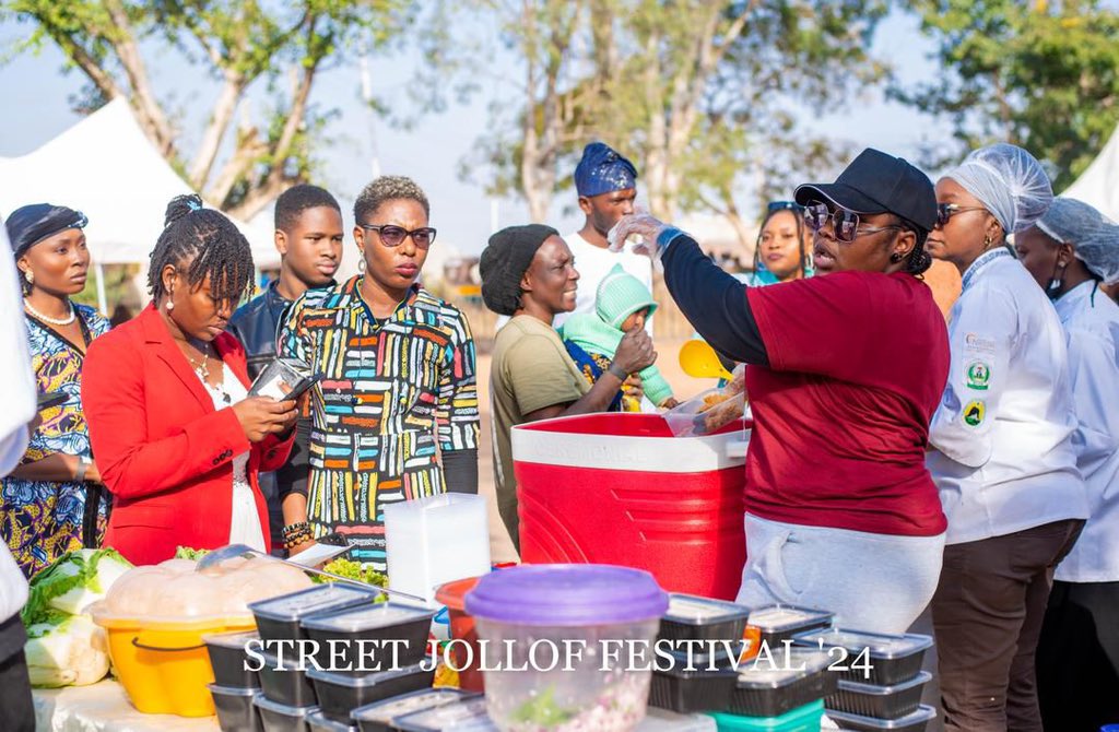 Boss_Bee_'s tweet image. Get ready for the ultimate Jollof experience! 🔥
The StreetEat Jollof Festival: Old School Edition is back and bringing all the heat.
Good vibes, great Jollof, old-school groove, 30+ mouthwatering recipes, live cook-offs, glutton challenges, games, and pure street-style fun.…