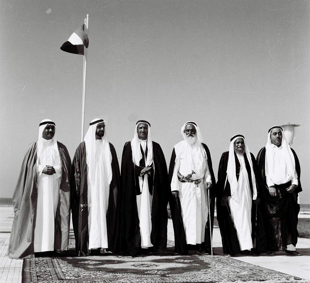 Hmd_Almarar's tweet photo. 2 ديسمبر 1971م
في مثل هذا اليوم ..

خذت الخبر من عند صوت الساحل
والحمدلله "اتحدت" الشيخان
والشعب راضي باتفاقٍ واحد
وطاب الفرح في قلب كل إنسان
حكّامنا من غافري وهناوي 
يردون حوض الموت في الميدان
ولهم عوايد في مراقاة العلا 
عصبة بني ياس و هل "نهيّان"

🇦🇪 https://t.co/1lCeK3UYsq