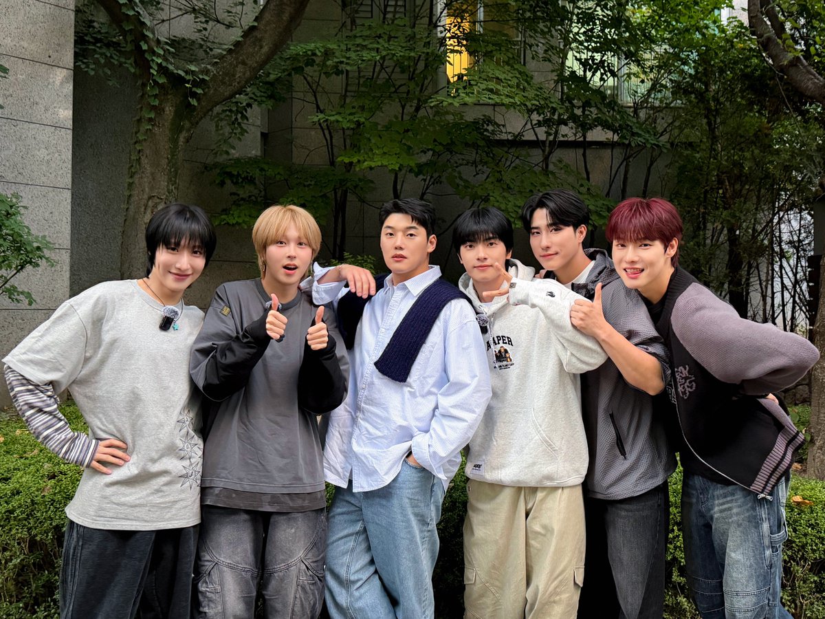 [#ONEWE]

부릉부릉 🚘💨

원하면(ONE) 우리가(WE) 데려다줄게! ദ്ദി ˉ͈̀꒳ˉ͈́ )✧

원위의 일방통행 여섯 번째 게스트
#권혁수 님과 함께 찰칵 📸💕

잠깐만요 여러분...원위와 혁수 님의 조합
이거 실화입니까? 실화예요?! Ｏ(≧∇≦)Ｏ 

어어! 눈 깜빡이지 마세요! 💦
혁수 님이 쉴 새 없이