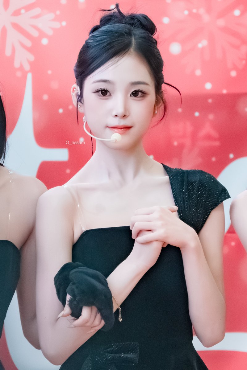 251202 미니 버스킹
#지연 #지서연 #JiYeon #트리플에스 #tripleS