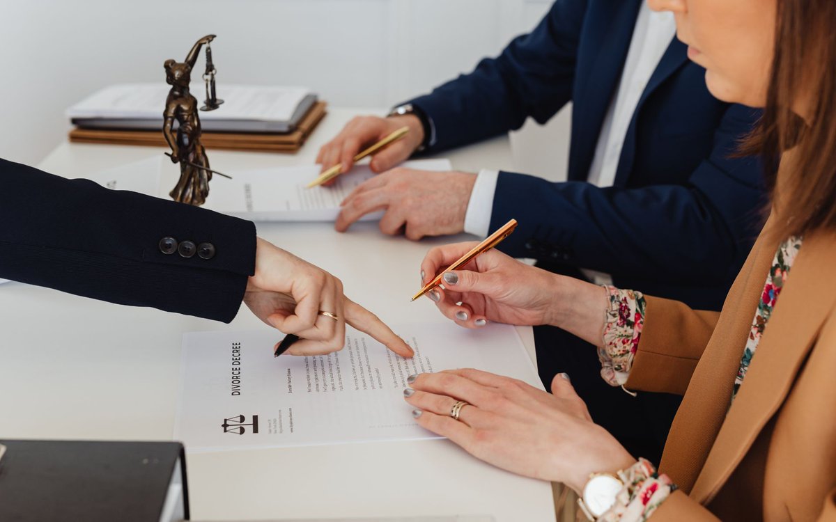 Divorce can be complicated enough when it involves dividing homes, savings, or investments. But when one spouse owns a business, the process becomes significantly more challenging. romanshum.com/my-spouse-owns…