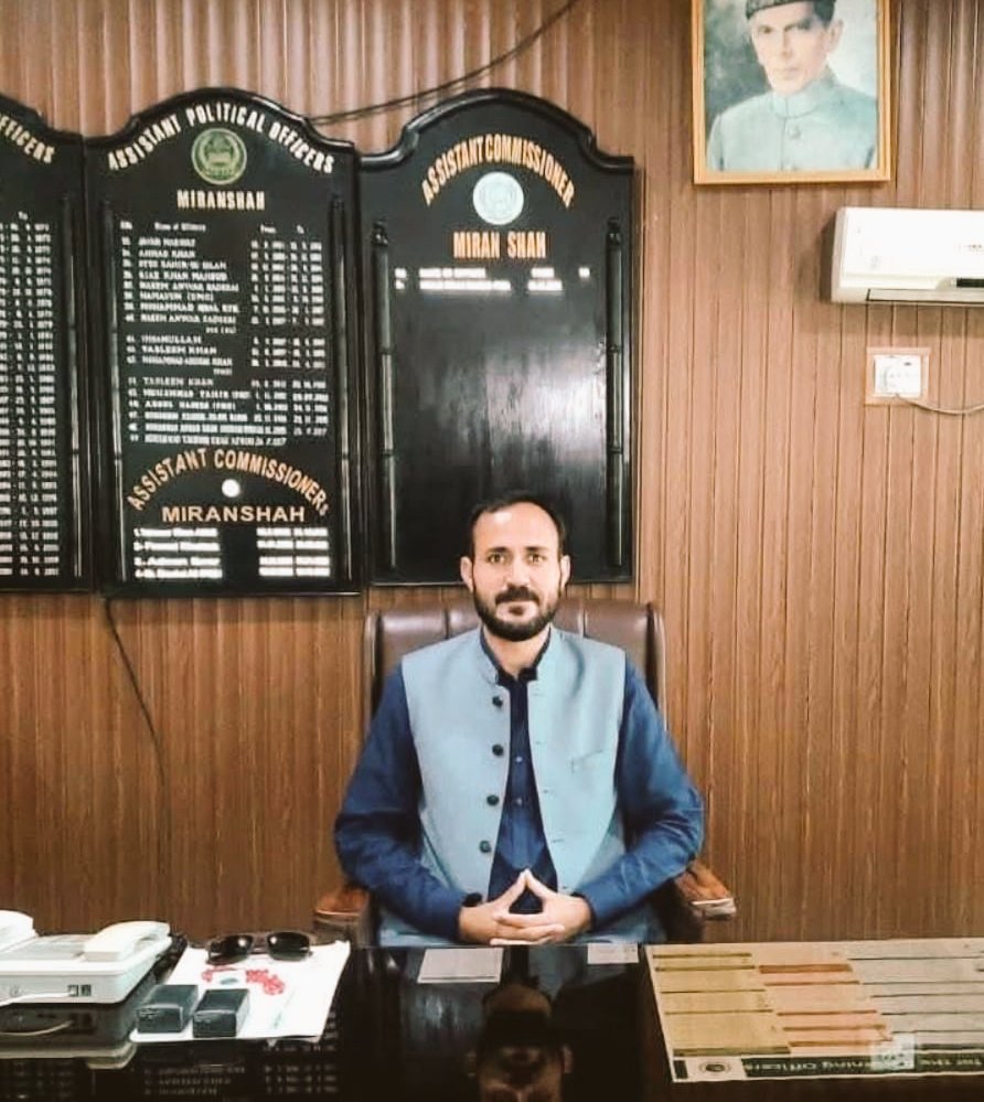 Shah wali Wazir PMS, Assistant Commissioner Miranshah embraced martyrdom in a terrorist attack !!

Rest in peace buddy