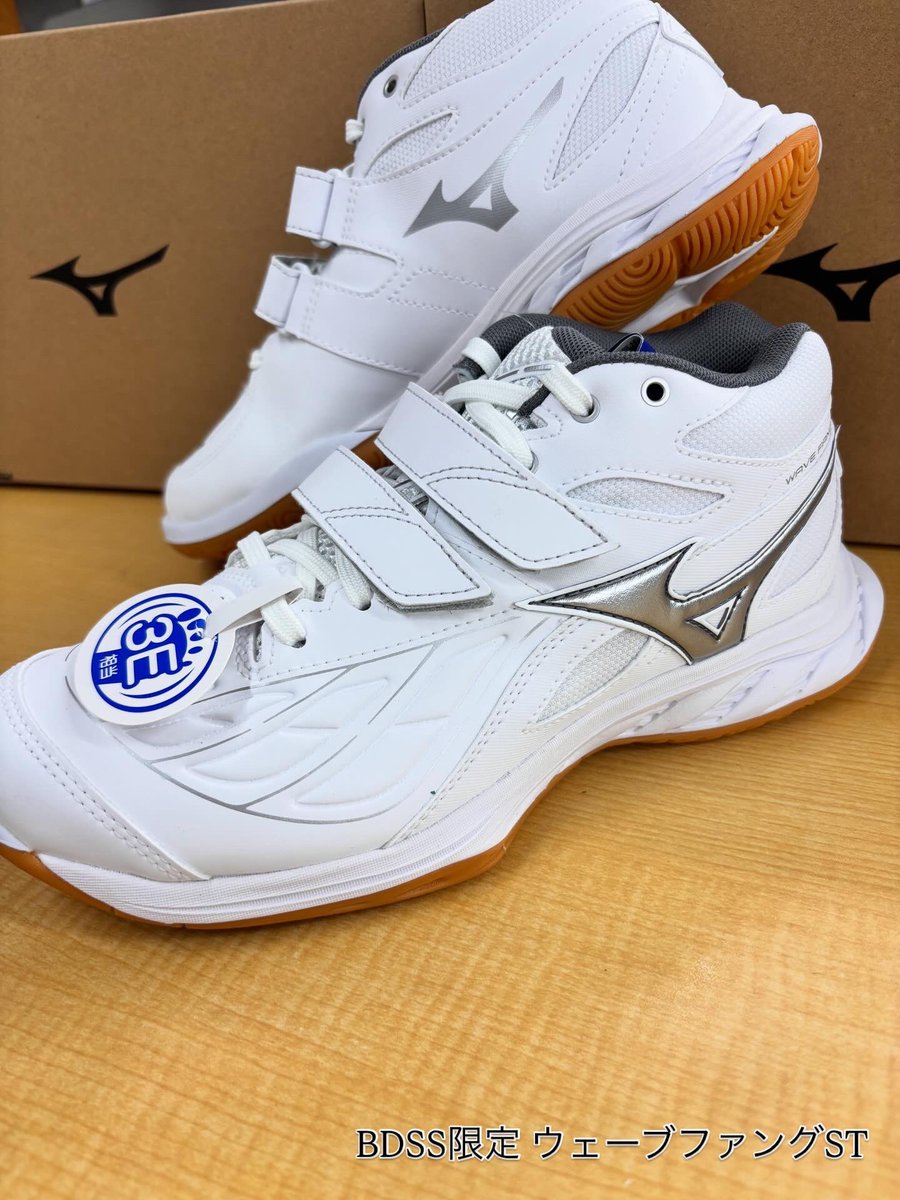 munesuesports's tweet photo. ミズノ BDSSバドミントンシューズ
ウェーブファングST
入荷致しました〜🫶🏻️ ̖́-
是非店頭でご覧下さい✌️✌️
#ムネスエスポーツ楽天市場店 #ミズノ #MIZUNO #バドミントン #バドミントンシューズ #ウェーブファング #ウェーブファングST #bdss #スポーツ用品 #スポーツショップ #部活生 https://t.co/IlWJWZsapB
