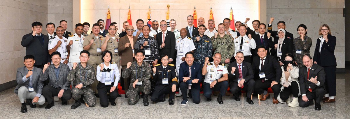 Today we opened this year’s Asia-Pacific Naval Warfare Symposium in Seoul, jointly organized by <a href="/ICRC/">ICRC</a> and <a href="/ROK_Navy/">대한민국 해군</a>. Commanders from navies and maritime law enforcement agencies from 18 countries are here to learn and exchange. Photo credits to <a href="/ROK_Navy/">대한민국 해군</a>.