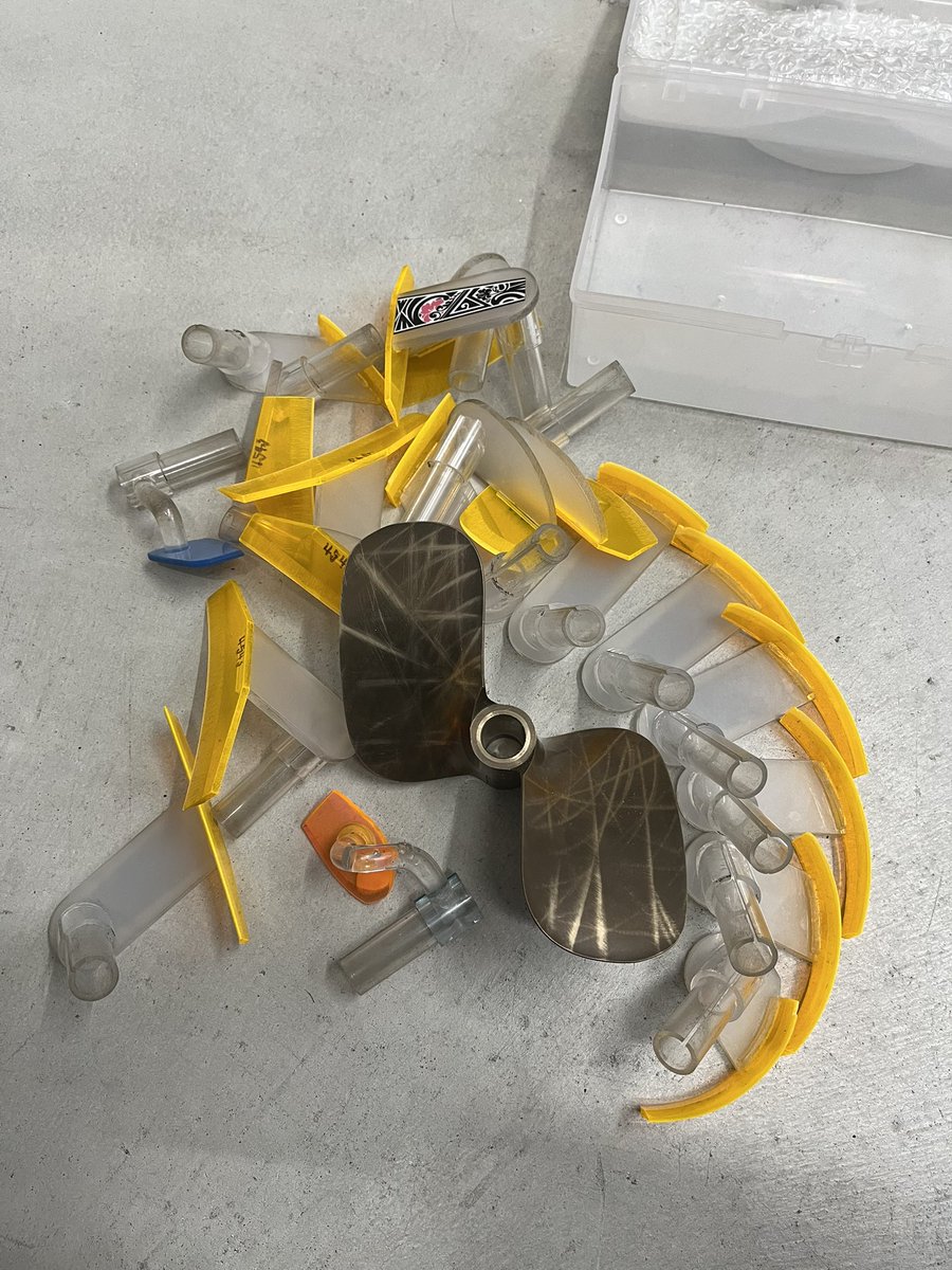 休み明けへ向けてプロペラの情報交換🚤 準備万端で向かいます