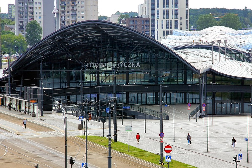 W III kwartale 2025 z przejazdów koleją skorzystało 112,2 mln osób. 
Liczba pasażerów rok do roku wzrosła w 15 województwach, spadła tylko w śląskim o 0,3%. Największy wzrost liczby pasażerów w łódzkim: o 18,6%.
👉utk.gov.pl/pl/aktualnosci…
#kolej #Polska #pasażer #województwo #Łódź