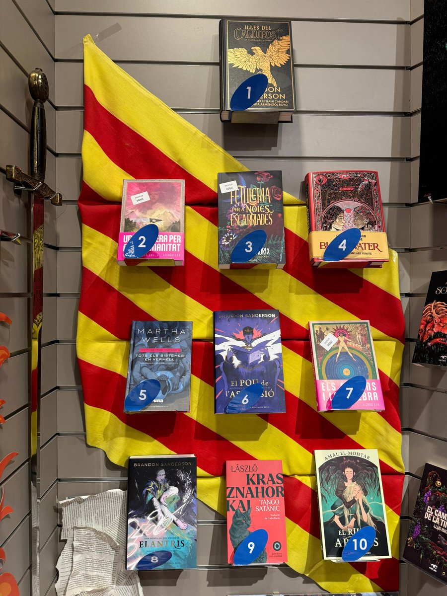 GigameshCat's tweet photo. 🏆 Els 10📚 més💸 CAT al #Novembre2025 🏆

🥇 @BrandSanderson Illes del Caliufosc @DunaLlibres

🥈Ricard Efa, Una quimera per a la humanitat @MaiMesLlibres

🥉 @grady_hendrix Fetilleria per a noies esgarriades @ObscuraEditori1

Llistat 👇🏻

https://t.co/68TVRmR9Jb 🦜 https://t.co/gXQmRGxu8n