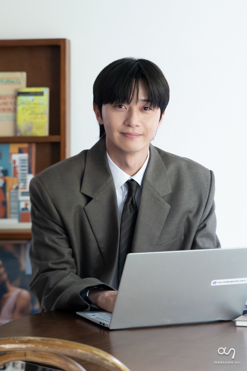 awesome_ent_'s tweet photo. D-4
어 나 어섬희인데,
<경도를 기다리며> 포스터 비하인드 공개됐대
여기 지금 핫플이야❤️‍🔥

#어썸PIC
#박서준 #PARKSEOJUN
#경도를기다리며 #SURELYTOMORROW https://t.co/jtJKJzAUXr