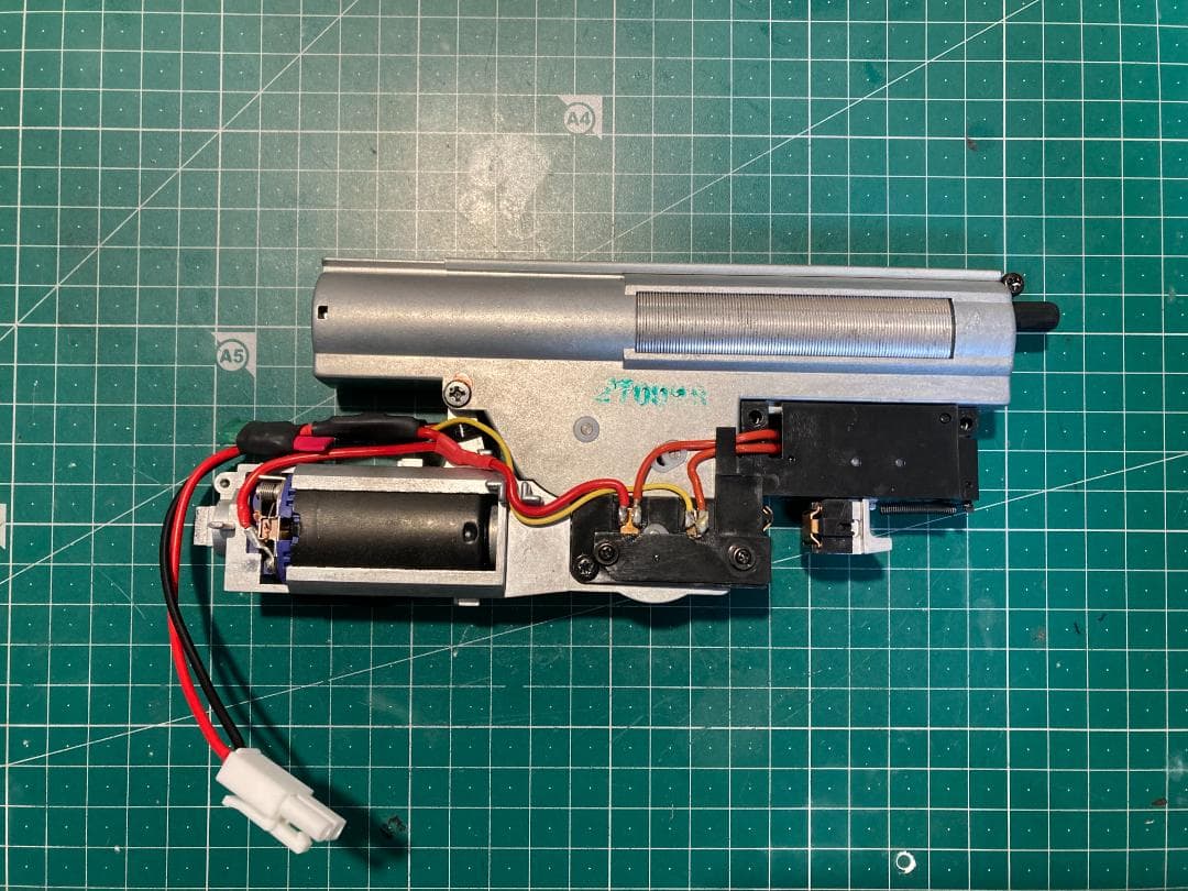 Pin_shooters's tweet image. 【カスタム済みエアガン販売中！】
[FET搭載,調整済み]東京マルイ P90TR

人気のP90に高効率配線＋MOSFETを搭載！
メカボは完全分解・洗浄・グリスアップ済み。ギアのシム調整も施しています。

サバゲーで勝てるエアガンが欲しい人にもおすすめ！

↓詳しくはメルカリで！
jp.mercari.com/item/m41111464…